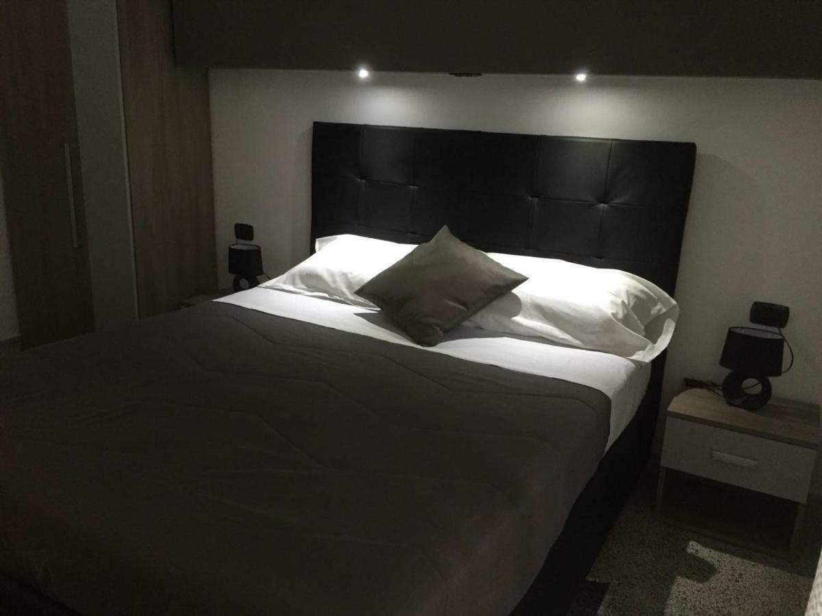 Mb95 - Mezzocannone Luxurious Bed&Breakfast Neapel Exterior foto